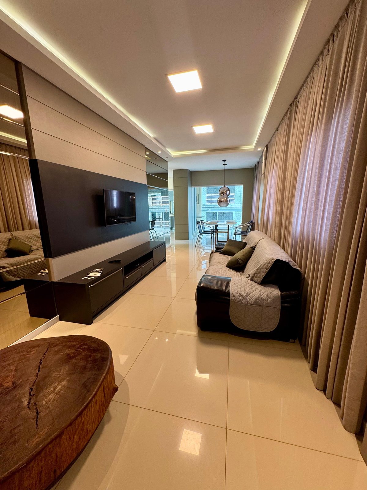 Apartamento 120 m² · Meia Praia