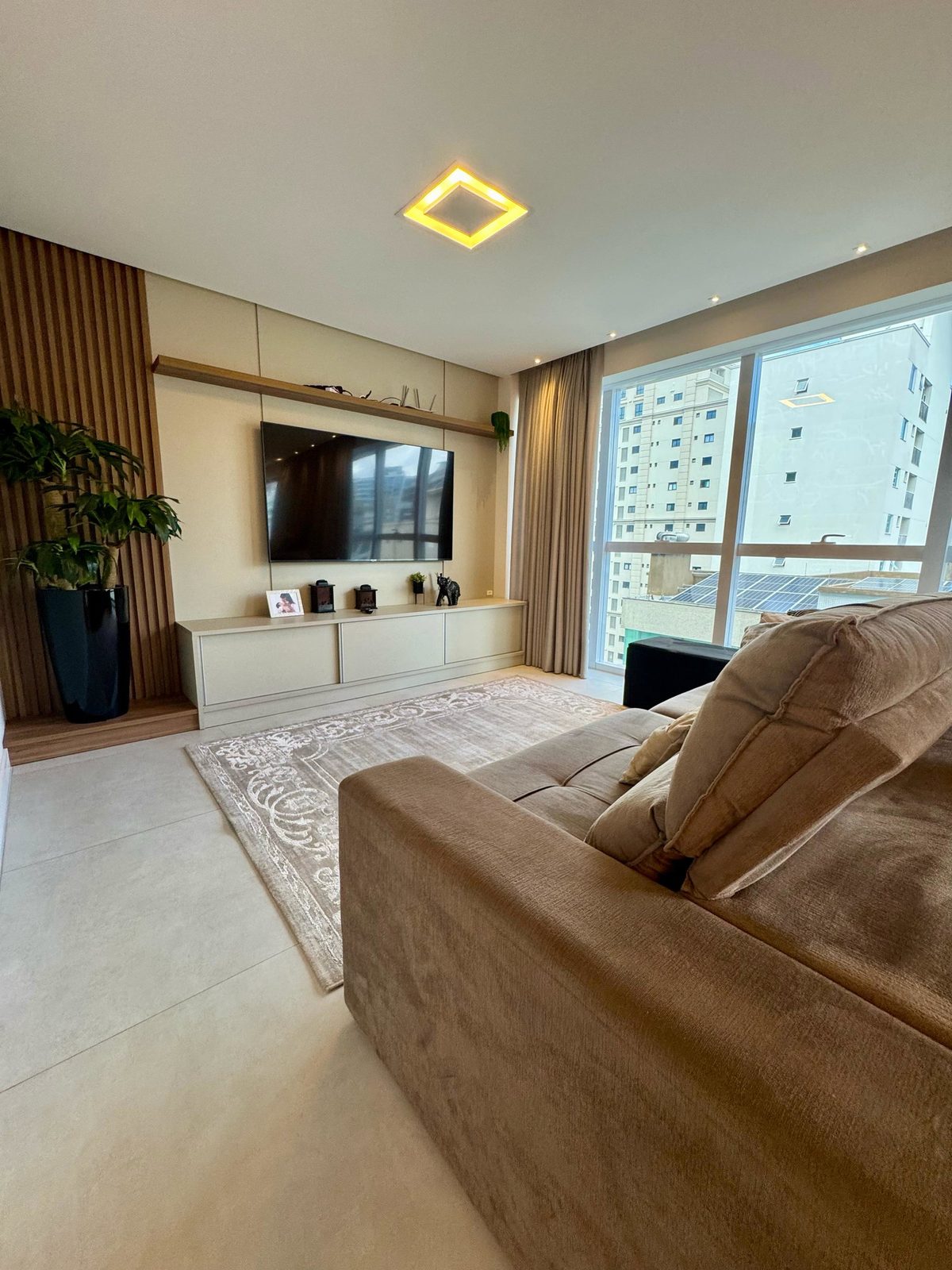 Apartamento 198 m² · Meia Praia