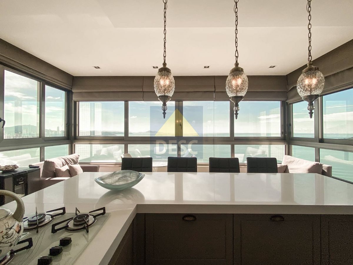 Apartamento 257 m² · Barra Sul