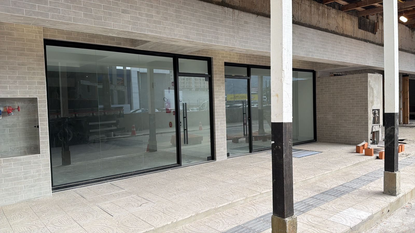 Sala comercial 89 m² · Meia Praia